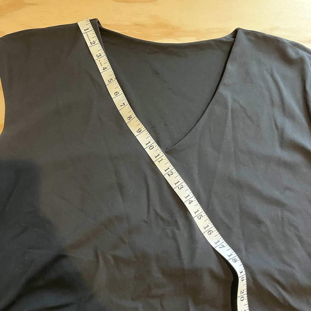 Athleta Black V-Neck Cropped Active Tank - Picture 7 of 12